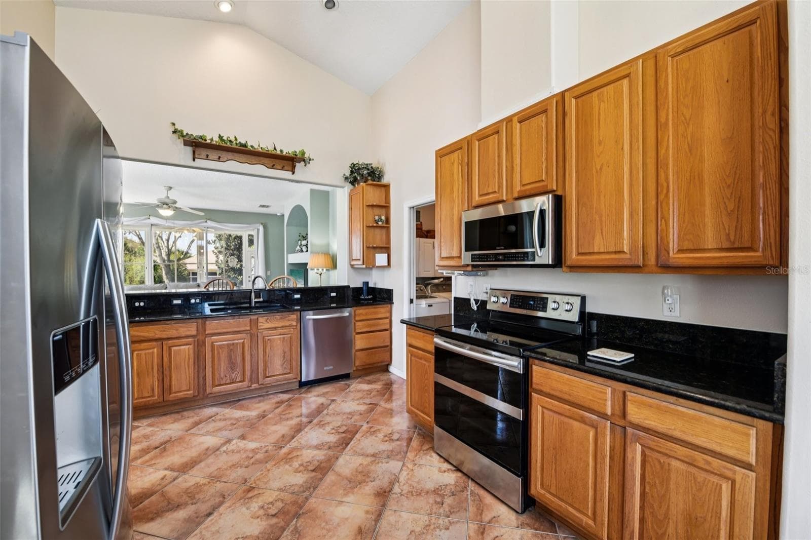 High Ceiling, 42 in wood cabinets and granite counter tops. - 6105 DORY WAY, TAVARES