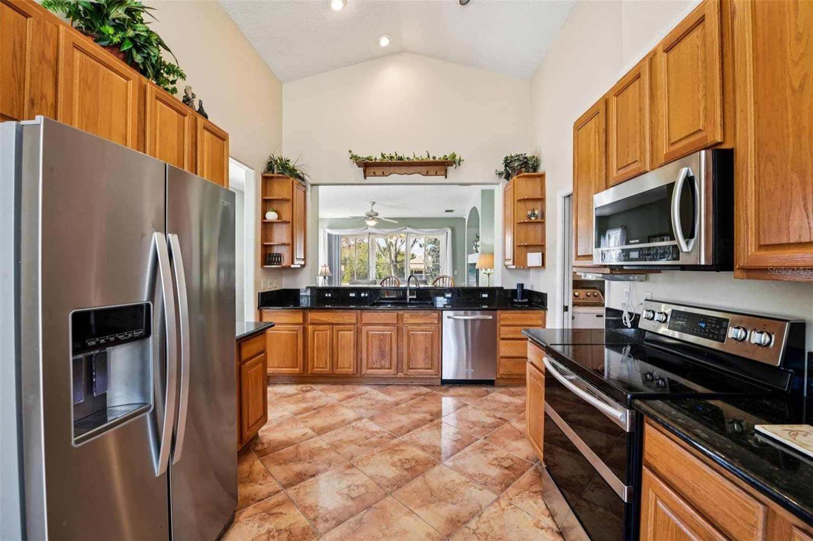 Newer Stainless appliances. - 6105 DORY WAY, TAVARES