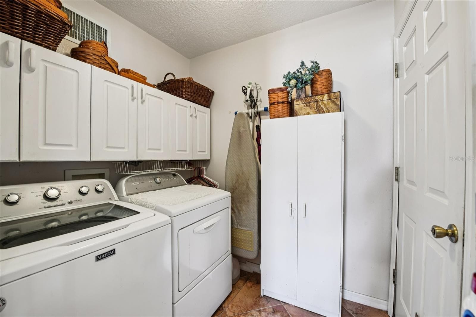 Indoor Laundry with all the fixin's - 6105 DORY WAY, TAVARES