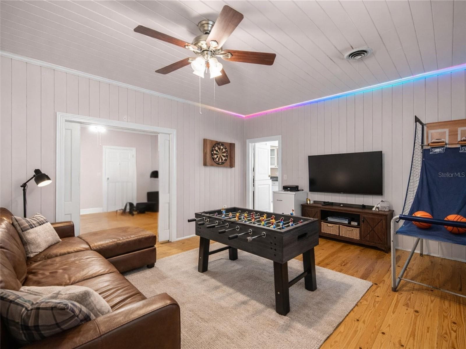 Casual Room - 5915 AVENUE F, MC INTOSH