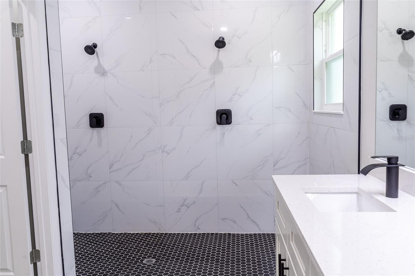 Huge shower! - 7872 N KEYSTONE DR, CITRUS SPRINGS