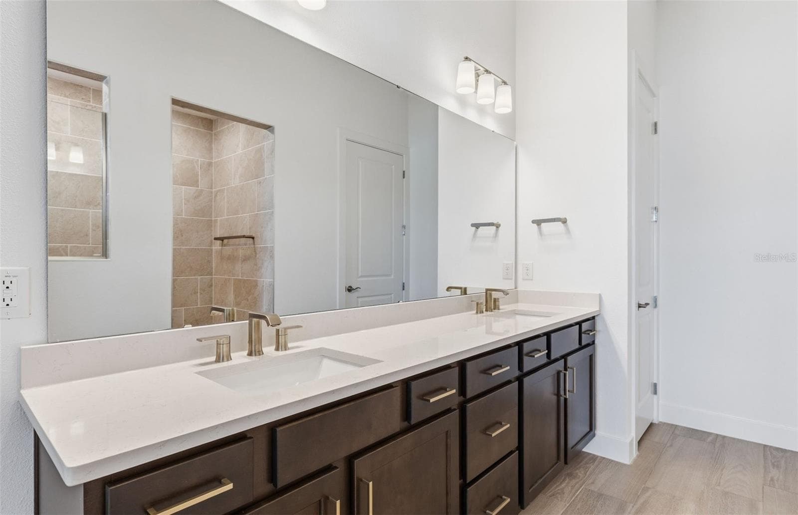 Owner's Bath w/Dual Sinks - 16694 HARVEST LEAF RD, SPRING HILL