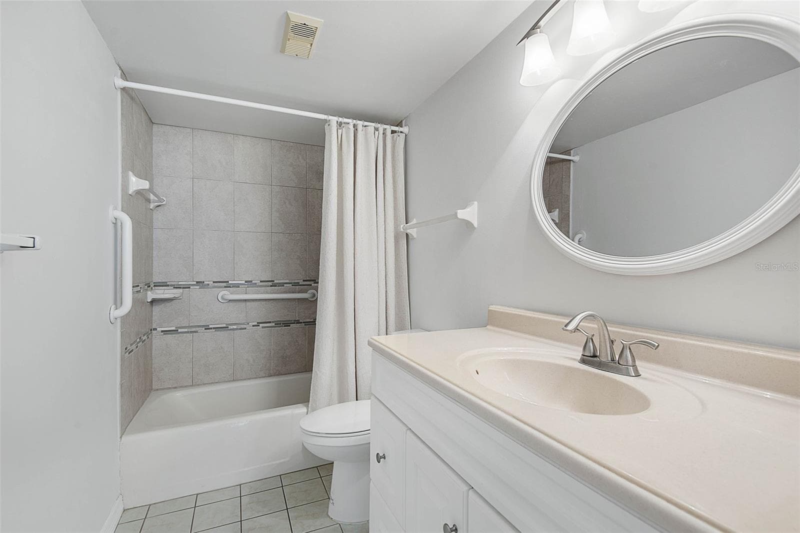 Guest Bath - 3360 OCEAN SHORE BLVD #103, ORMOND BEACH