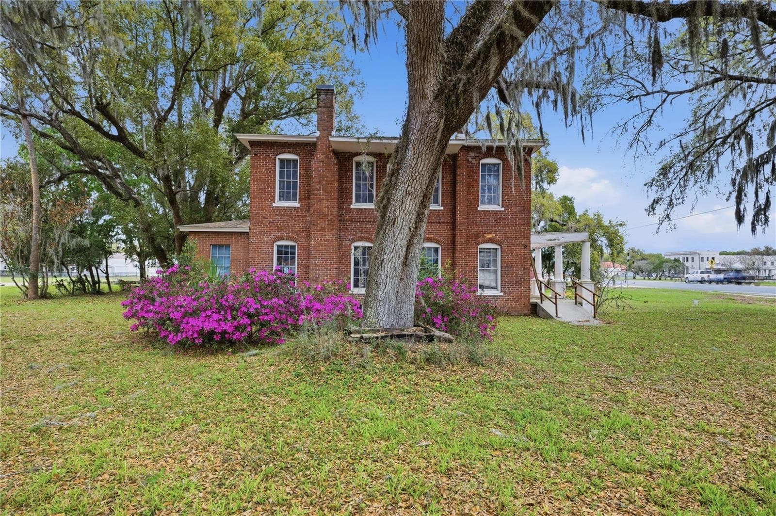 120 N MAIN ST