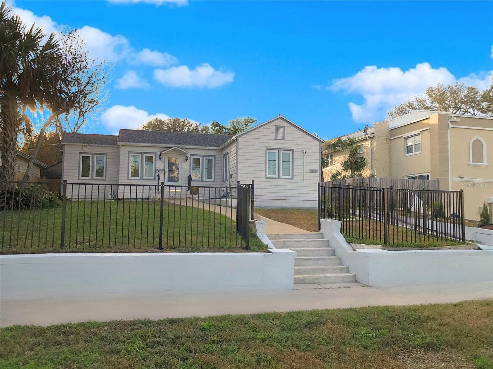 425 N OLEANDER AVE