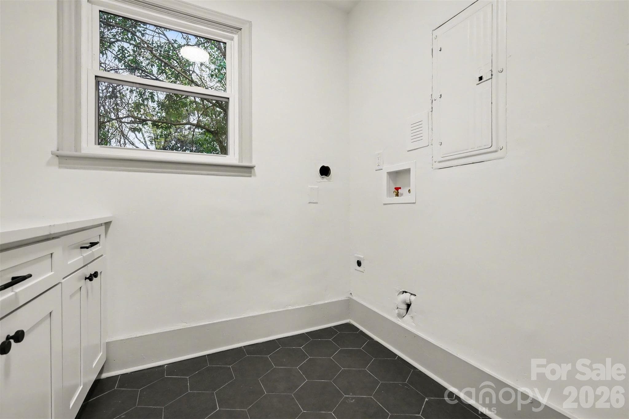 Single Family Residence at 1749 Archdale Drive, Charlotte, photo 15 of 17