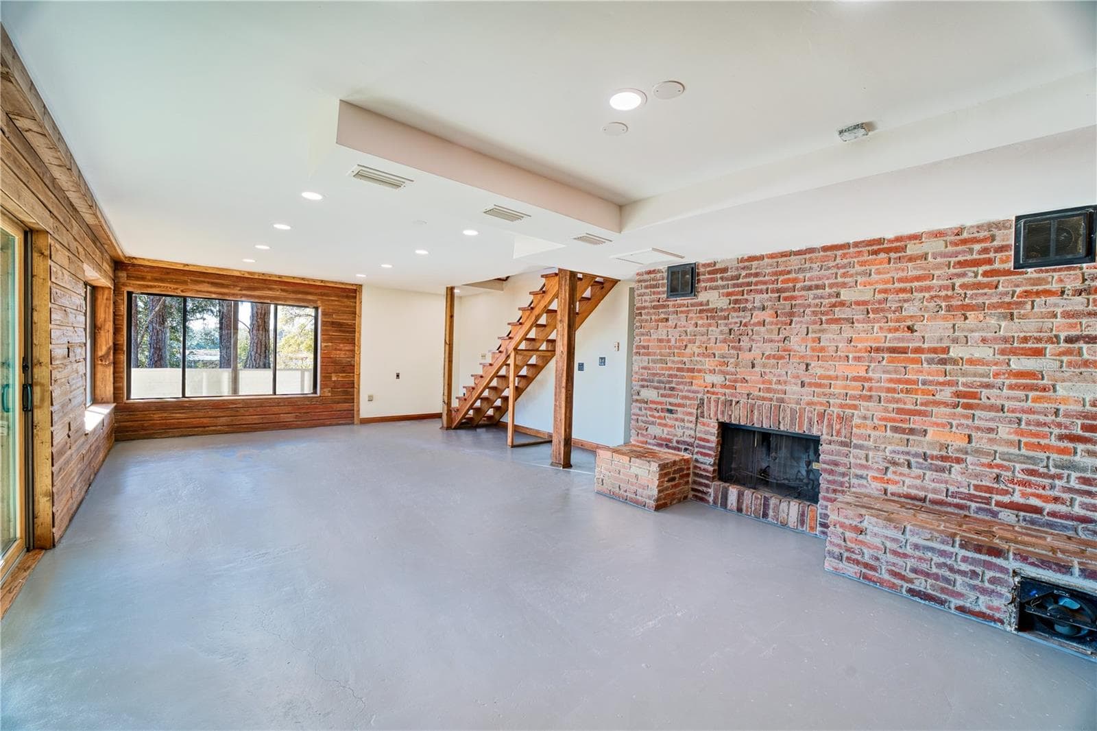 Single Family Residence at 123 MASON LAKE TRL, HAWTHORNE, photo 36 of 50