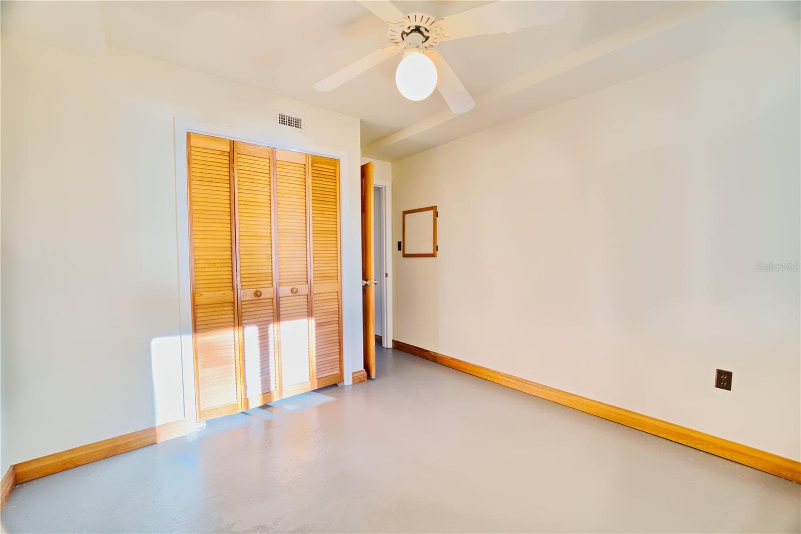 Single Family Residence at 123 MASON LAKE TRL, HAWTHORNE, photo 42 of 50