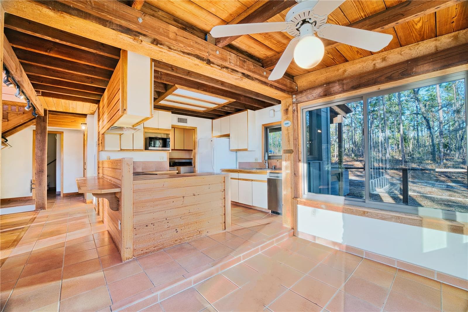 Single Family Residence at 123 MASON LAKE TRL, HAWTHORNE, photo 13 of 50