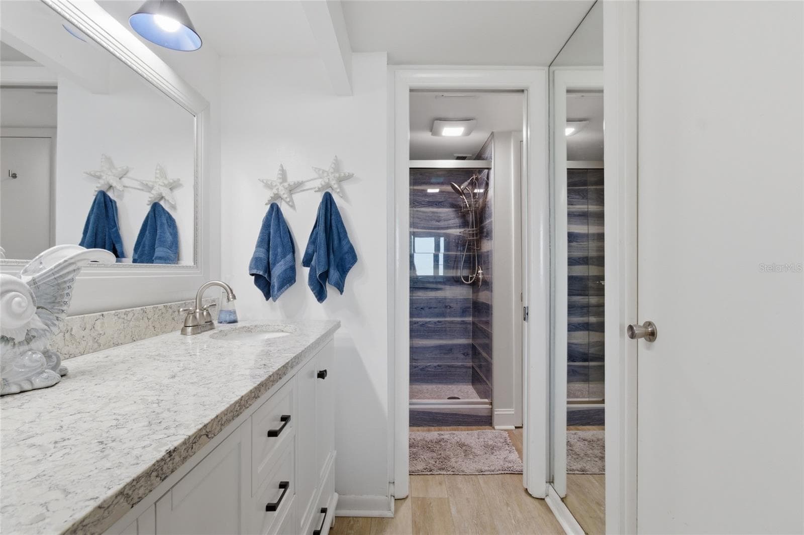 Primary Ensuite Bath and walk-in closet - 2616 COVE CAY DR #502, CLEARWATER