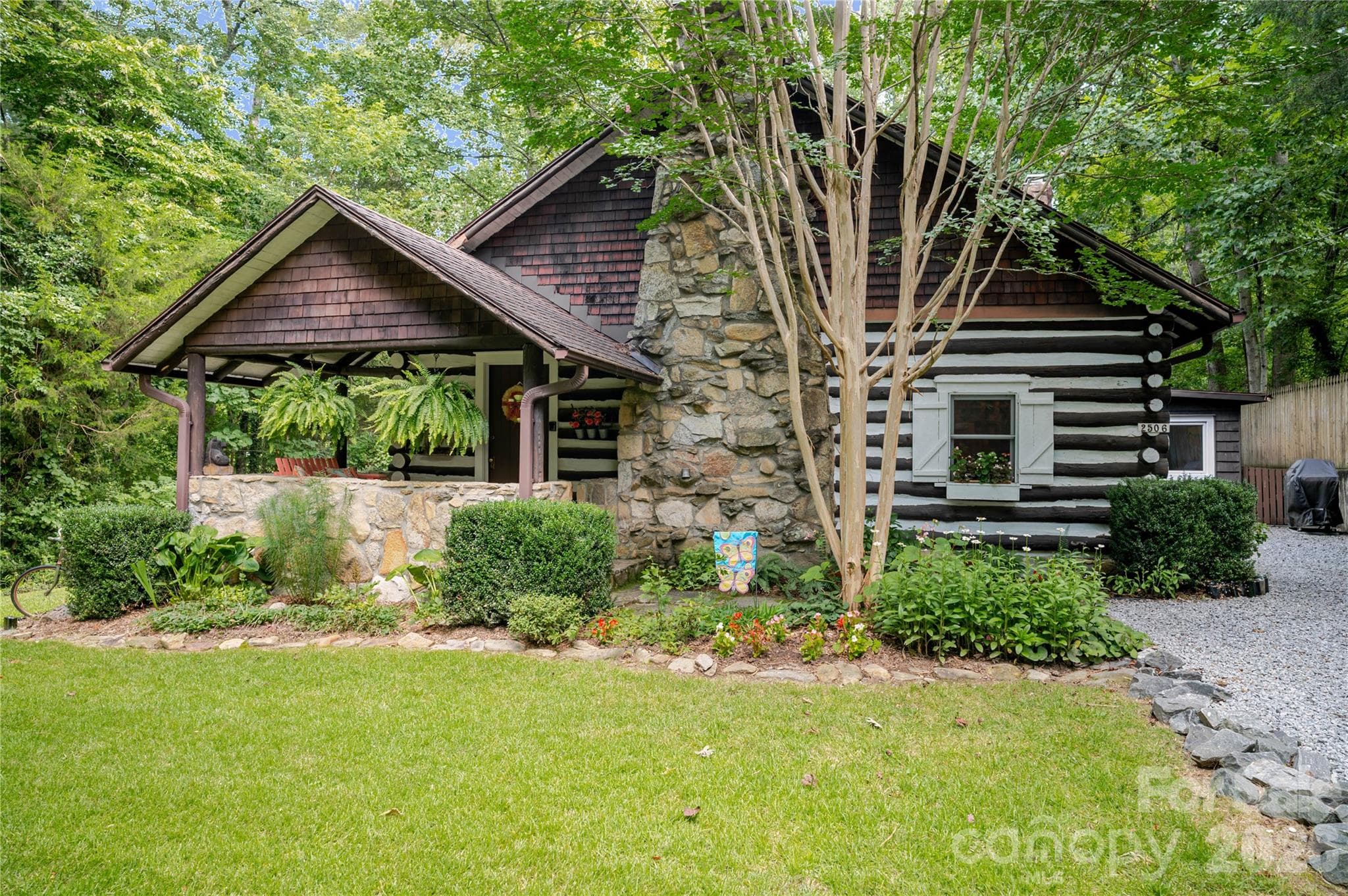 Single Family Residence at 2506 Anders Drive, Hendersonville, photo 2 of 47