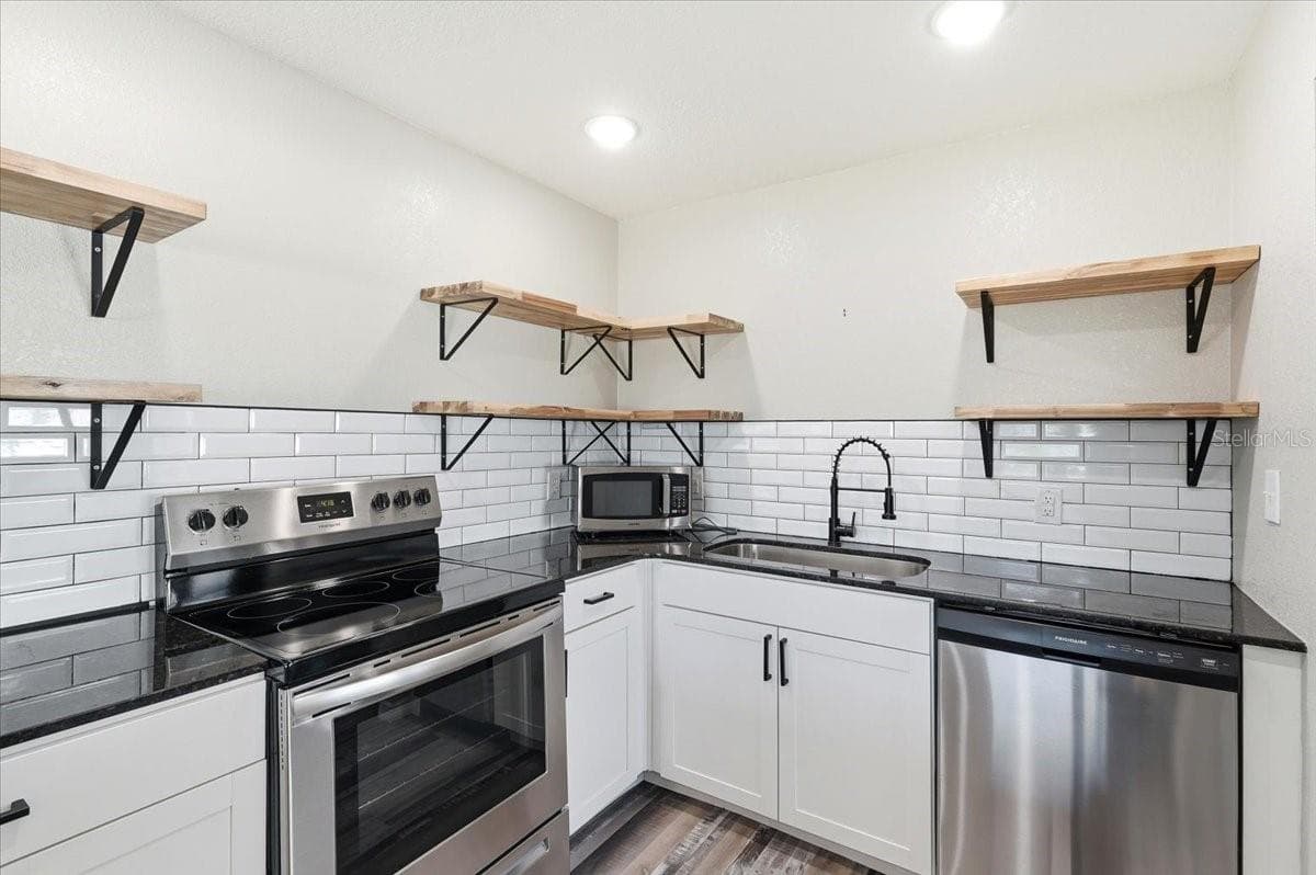 Condominium at 205 ANDOVER PL N #119, SUN CITY CENTER, photo 16 of 25