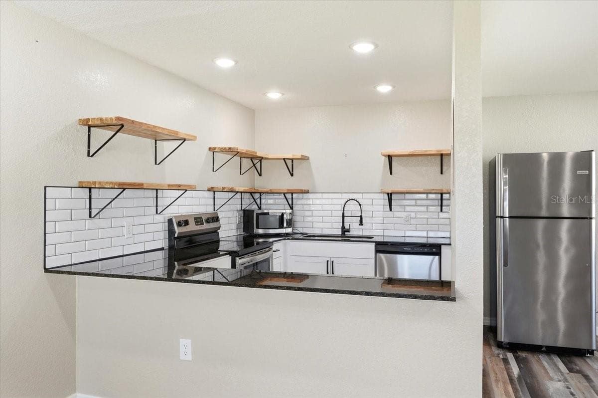 Condominium at 205 ANDOVER PL N #119, SUN CITY CENTER, photo 3 of 25