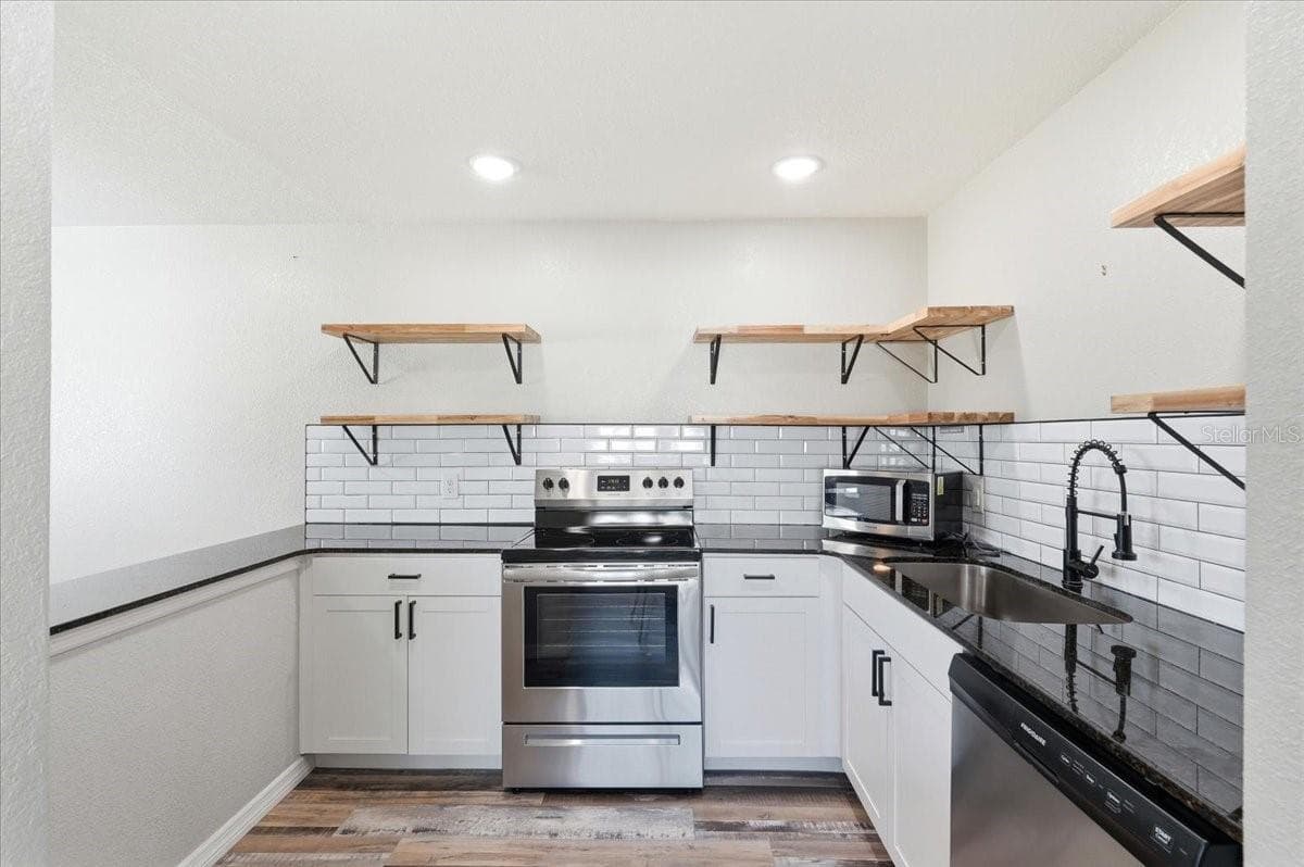 Condominium at 205 ANDOVER PL N #119, SUN CITY CENTER, photo 17 of 25