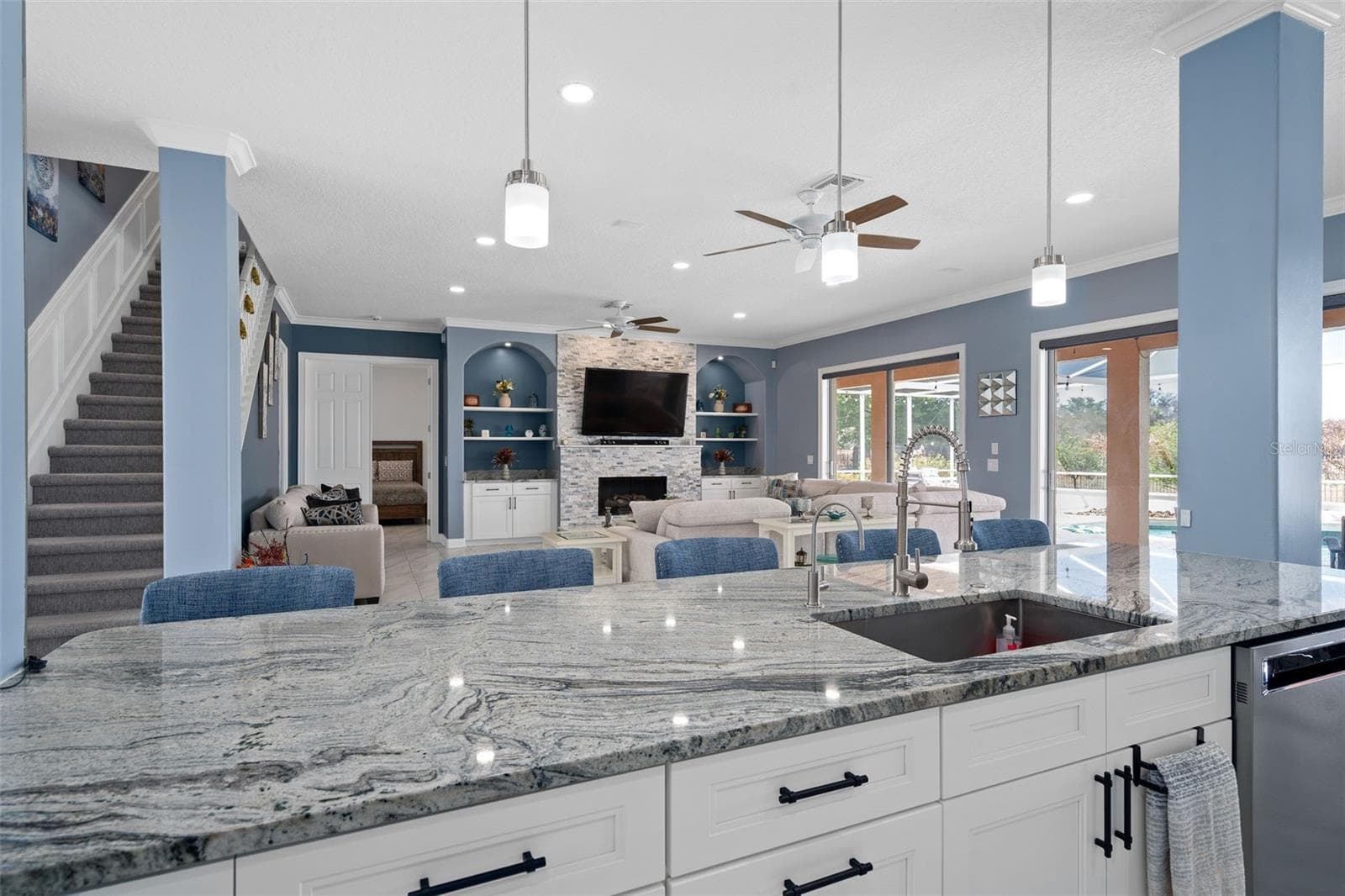 Kitchen view into the great room - 9057 BALMORAL MEWS SQ, WINDERMERE