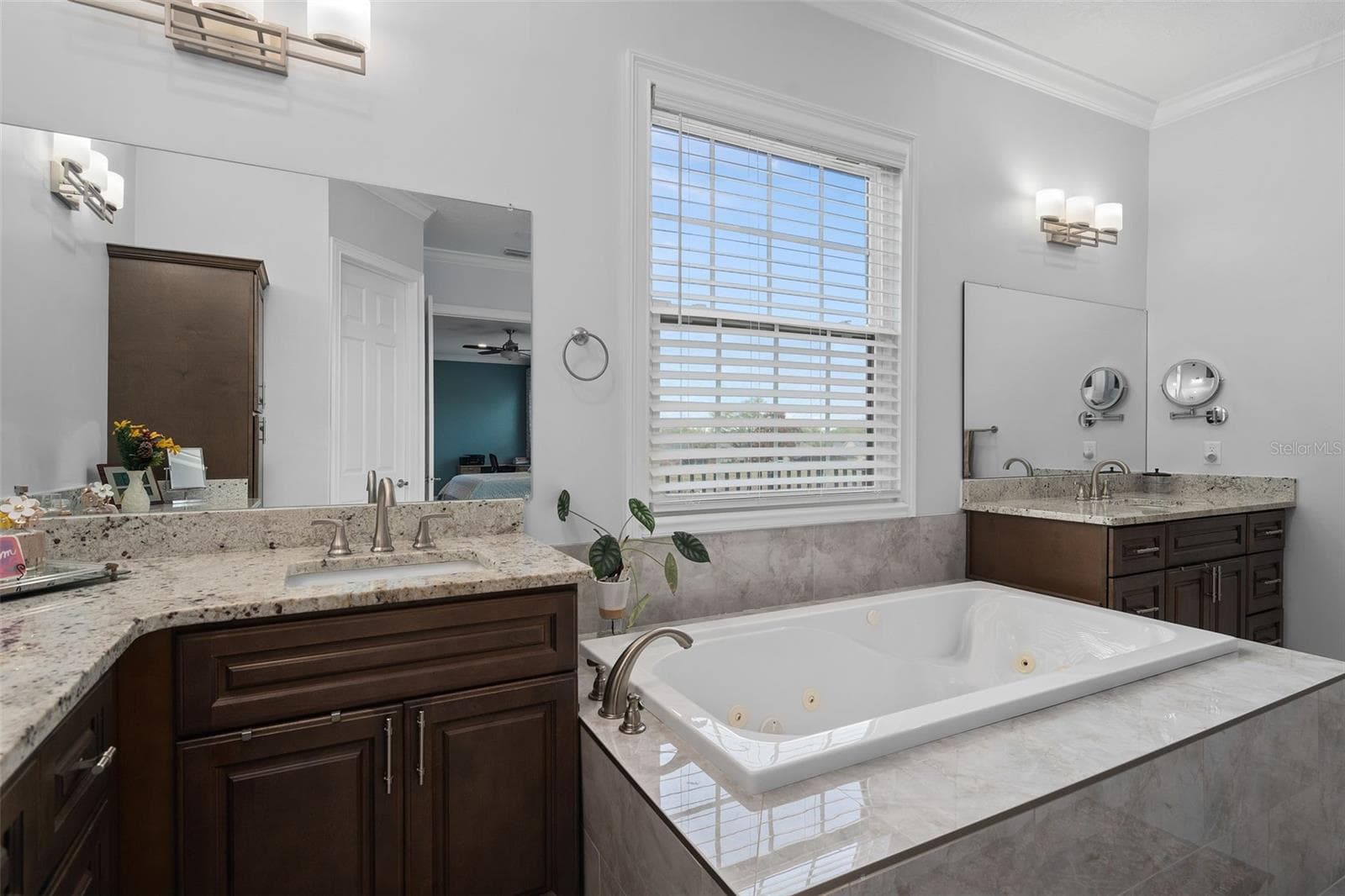upstairs primary bath - 9057 BALMORAL MEWS SQ, WINDERMERE