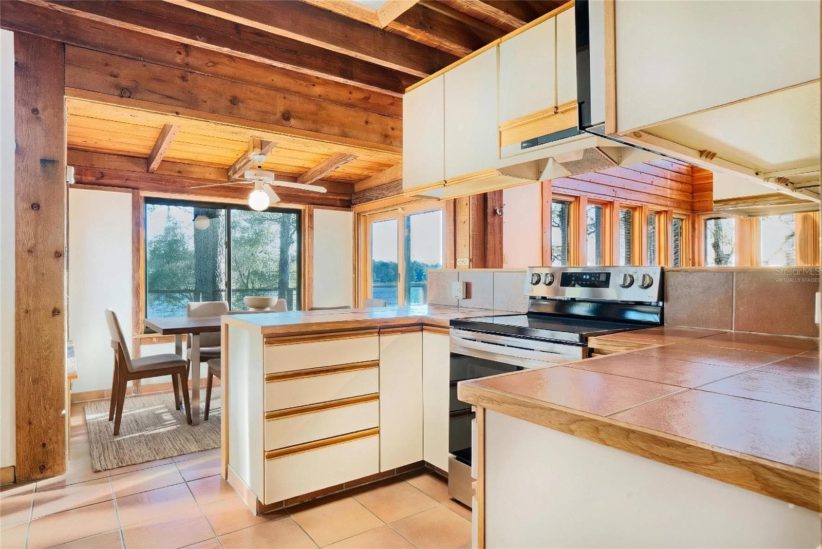 Virtually staged - 123 MASON LAKE TRL, HAWTHORNE