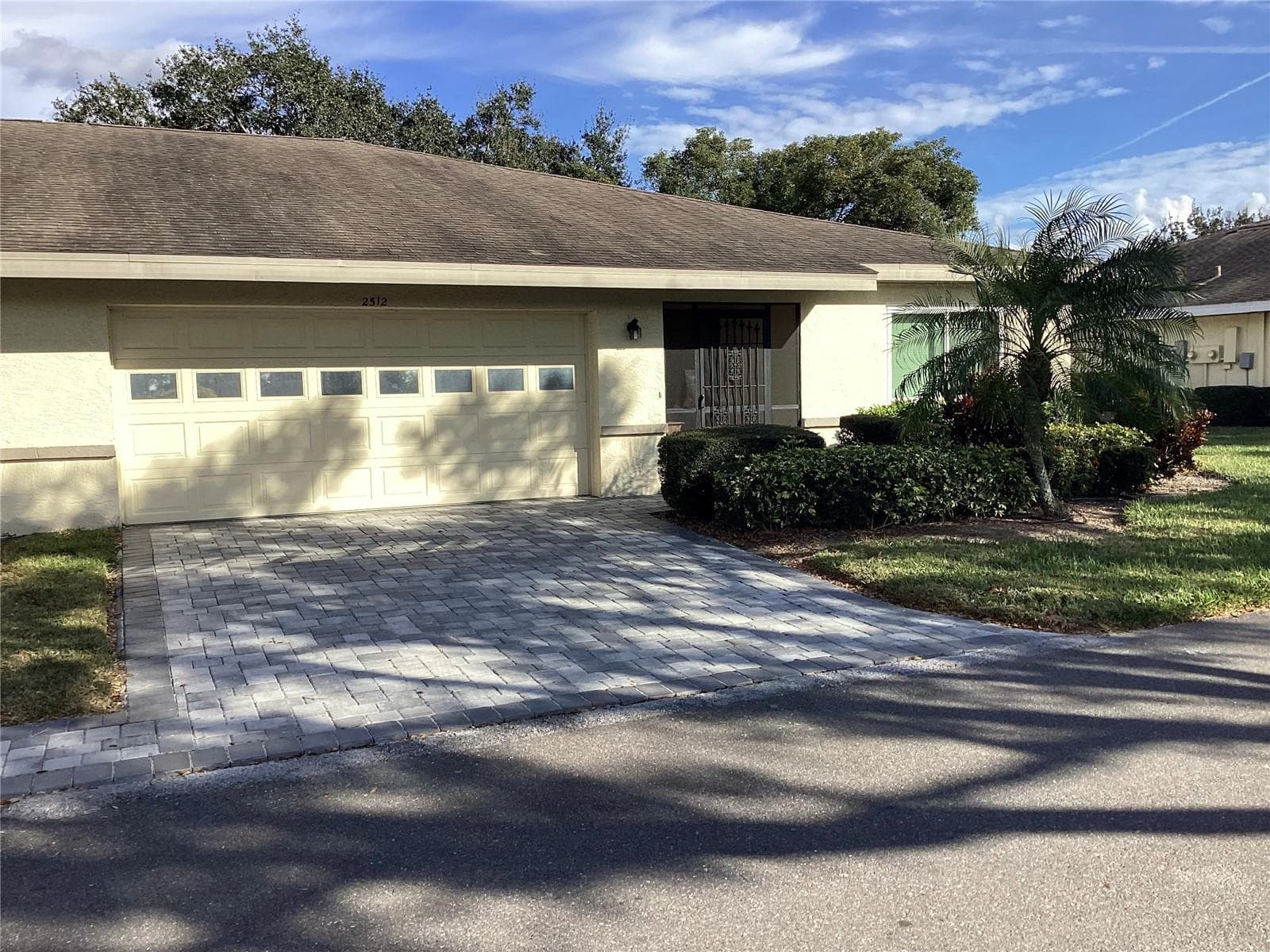 2512 LANCASTER DR #2512