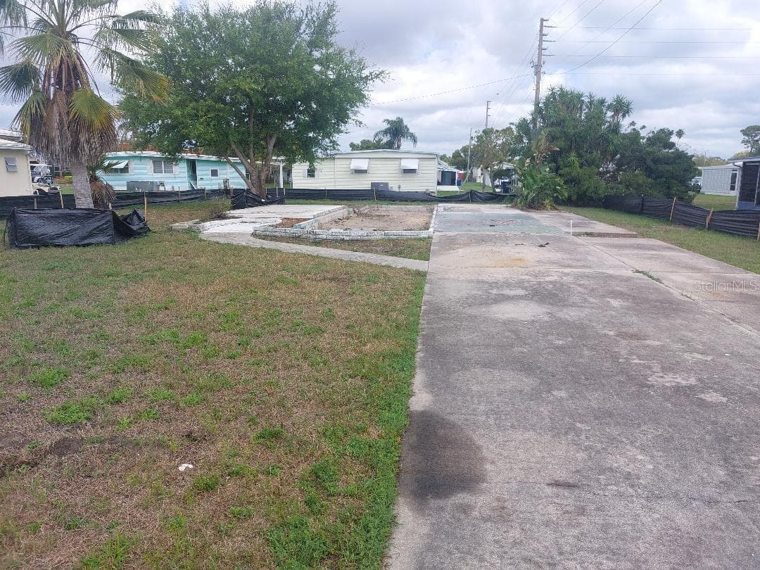 105 LAKE TARPON DR #26