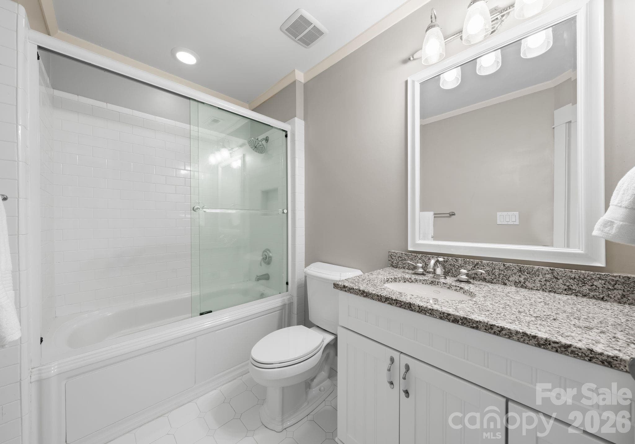 Upstairs Private Ensuite - 16208 Weatherly Way, Huntersville