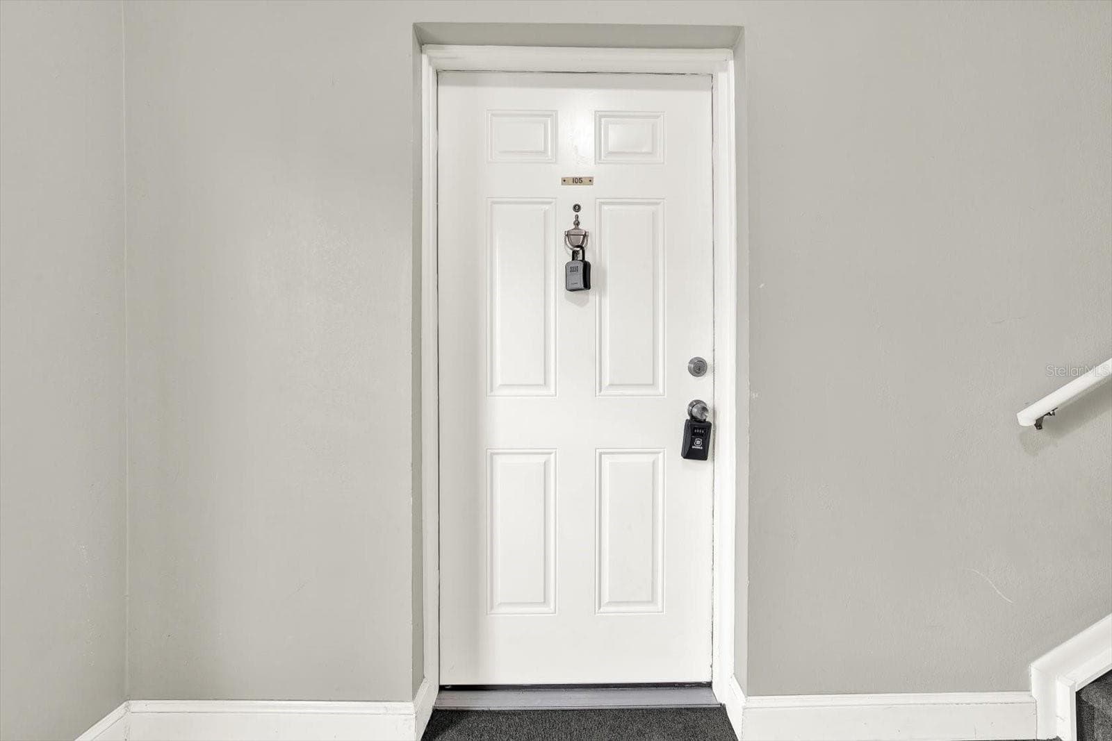 Front door - 9130 TUDOR DR #M105, TAMPA