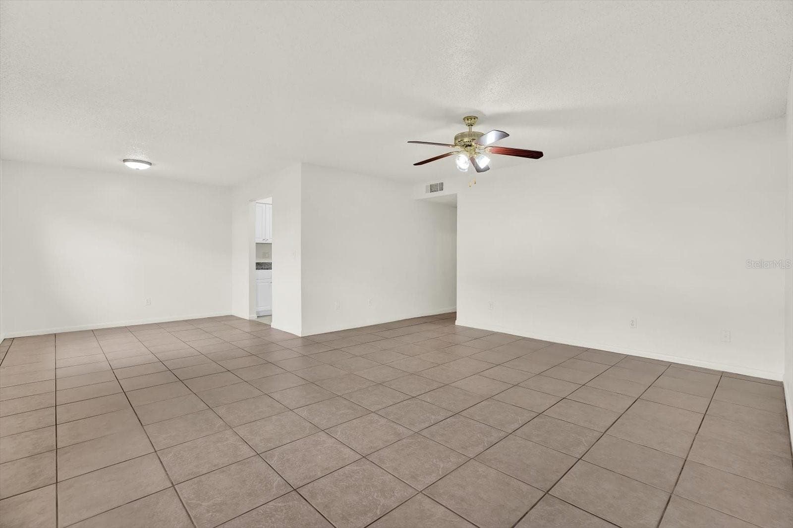 Living room/Dinning Room - 9130 TUDOR DR #M105, TAMPA