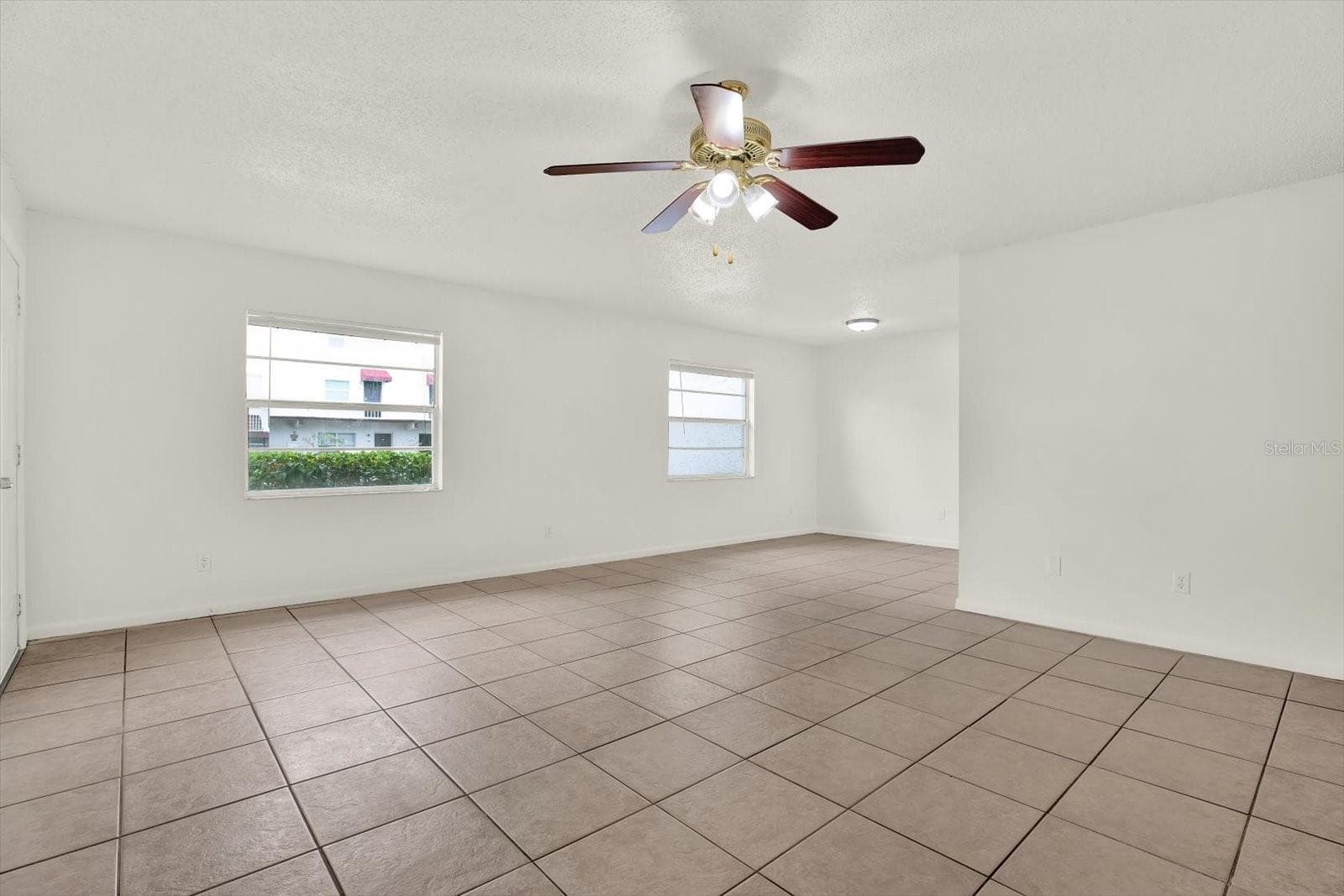 Living room/Dinning room - 9130 TUDOR DR #M105, TAMPA