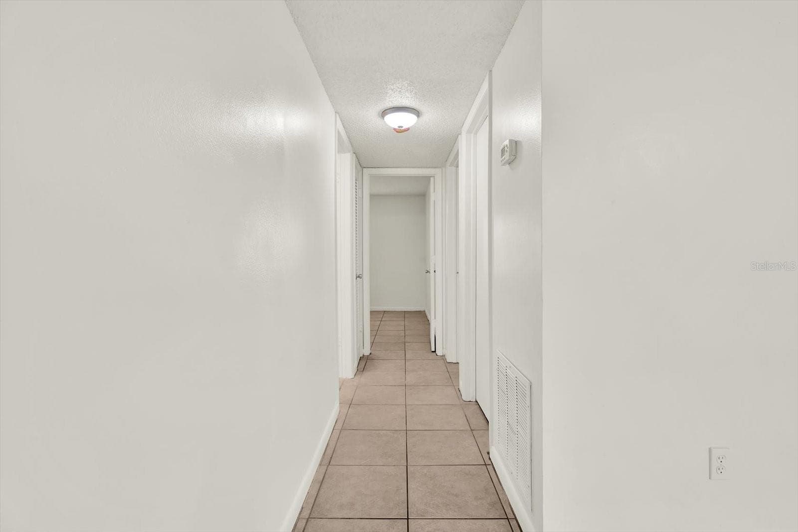 Hall way - 9130 TUDOR DR #M105, TAMPA