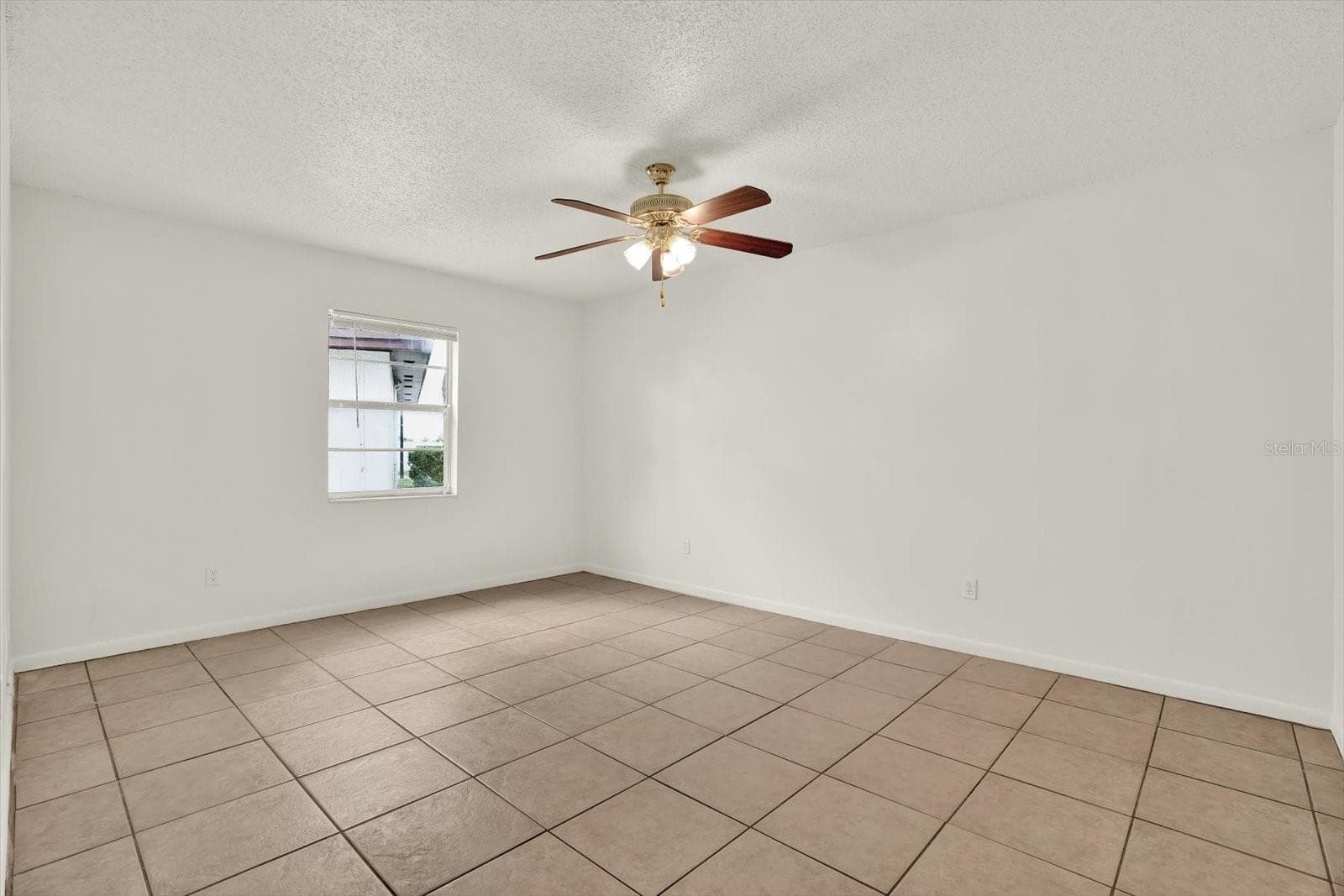 Master bedroom - 9130 TUDOR DR #M105, TAMPA