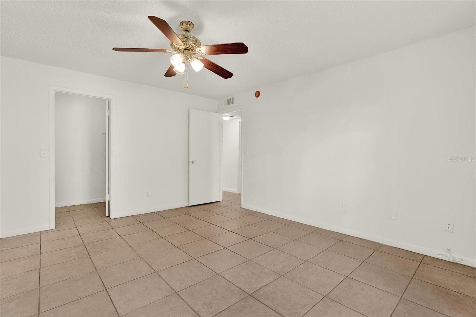 Master bedroom - 9130 TUDOR DR #M105, TAMPA