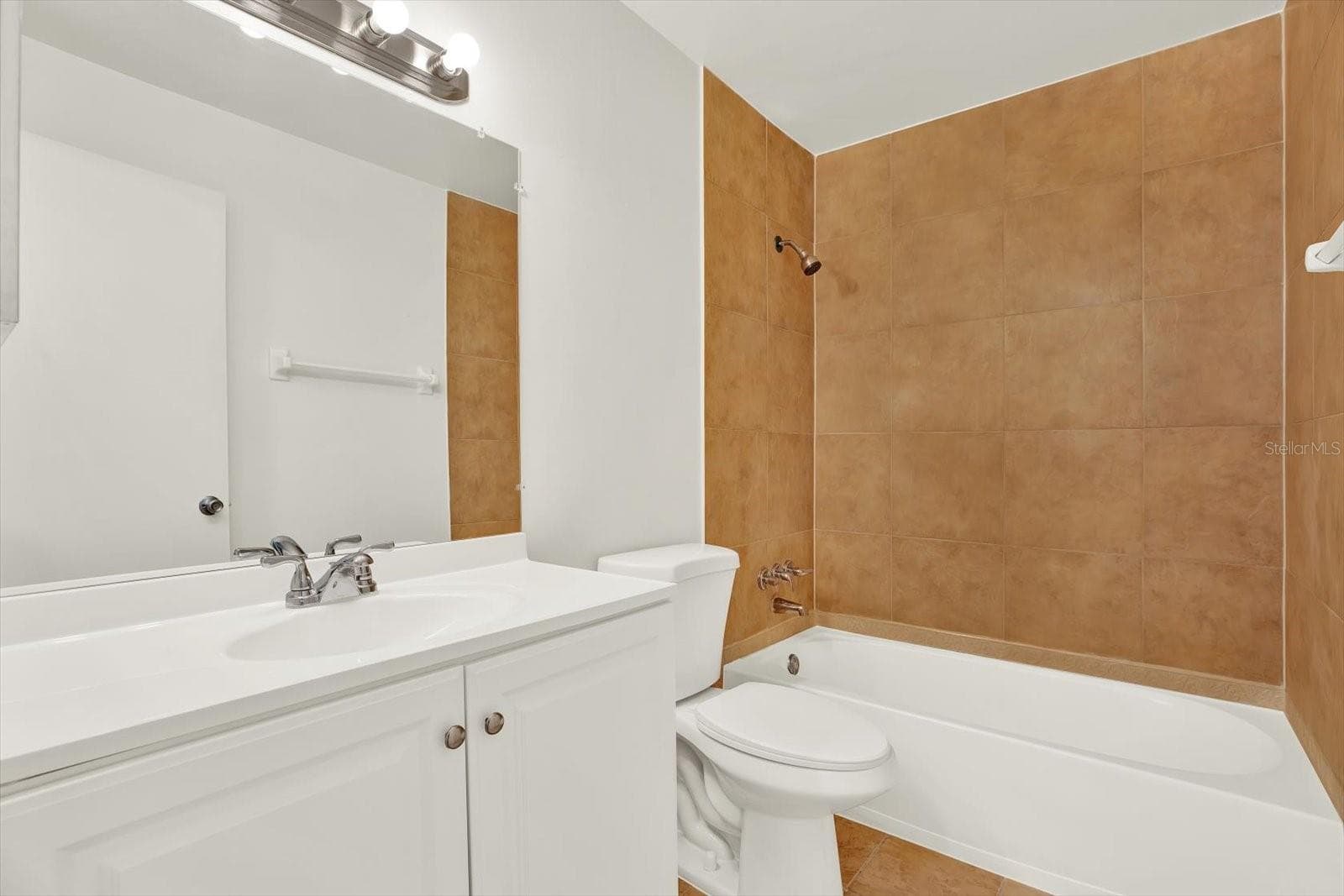 Bathroom - 9130 TUDOR DR #M105, TAMPA