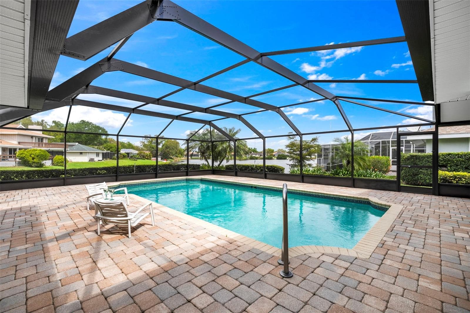511 RIVIERA BAY DR NE