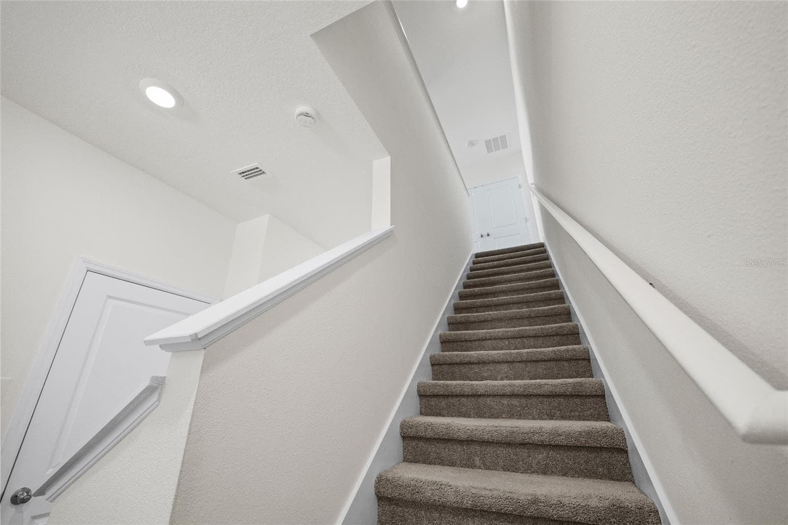 Townhouse at 1287 COLT CREEK PL, WESLEY CHAPEL, photo 6 of 36