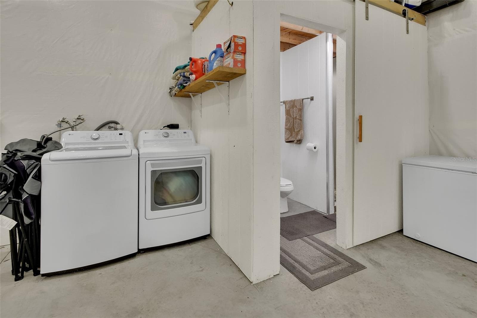 Laundry area inside outbuilding - 4611 GRAND AVE, DE LEON SPRINGS