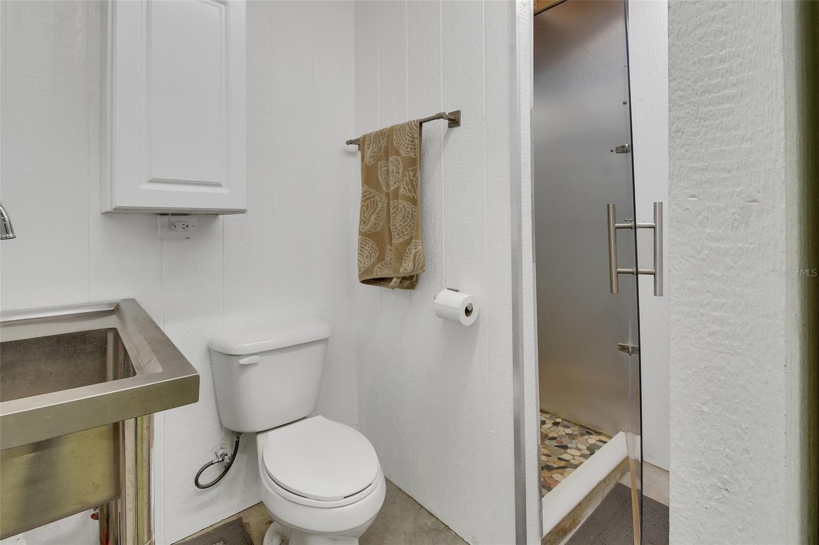 Bathroom inside outbuilding - 4611 GRAND AVE, DE LEON SPRINGS