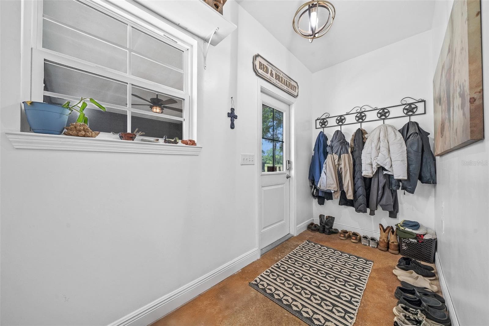 Mud Room - 13576 NW COUNTY ROAD 235, ALACHUA