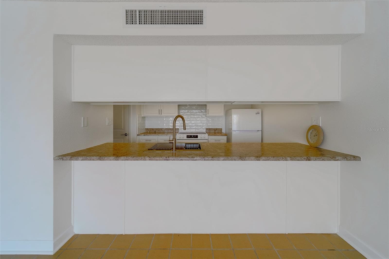 Condominium at 450 S GULFVIEW BLVD #208, CLEARWATER BEACH, photo 19 of 38
