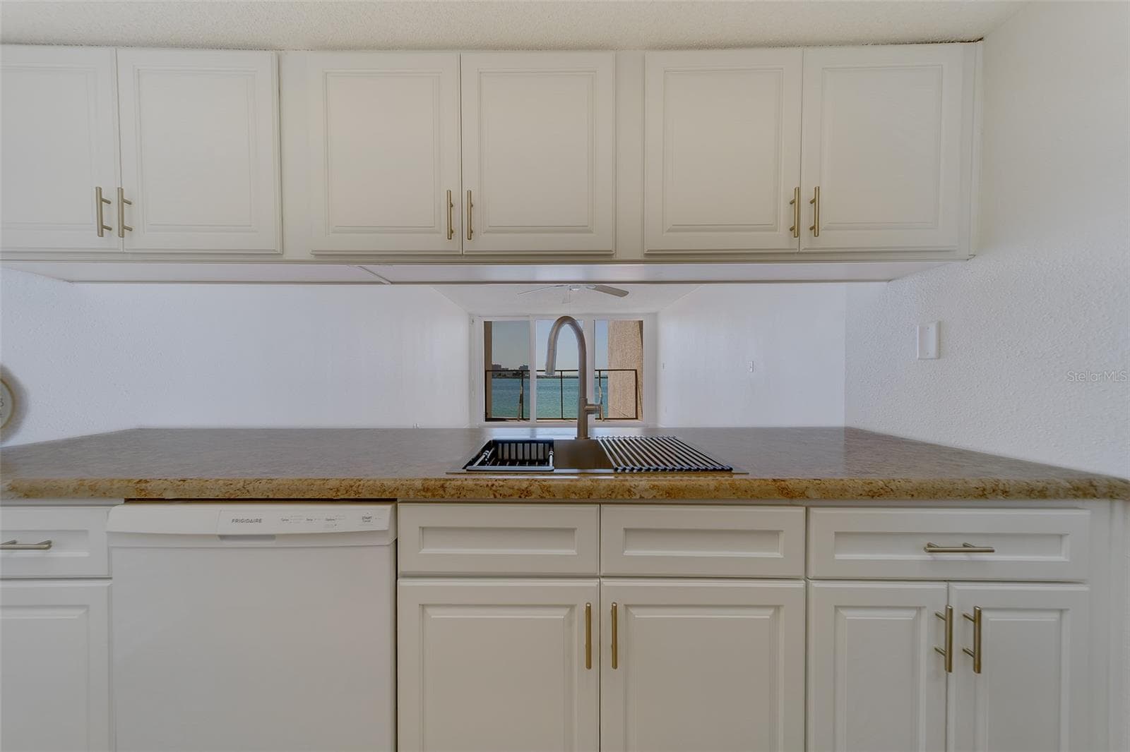 Condominium at 450 S GULFVIEW BLVD #208, CLEARWATER BEACH, photo 22 of 38