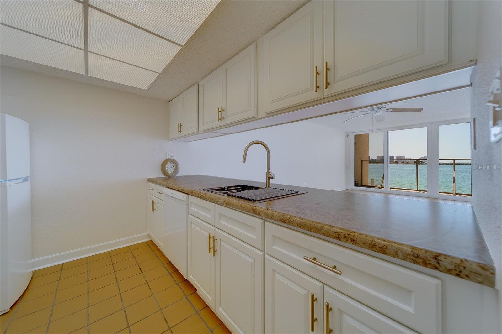 Condominium at 450 S GULFVIEW BLVD #208, CLEARWATER BEACH, photo 23 of 38