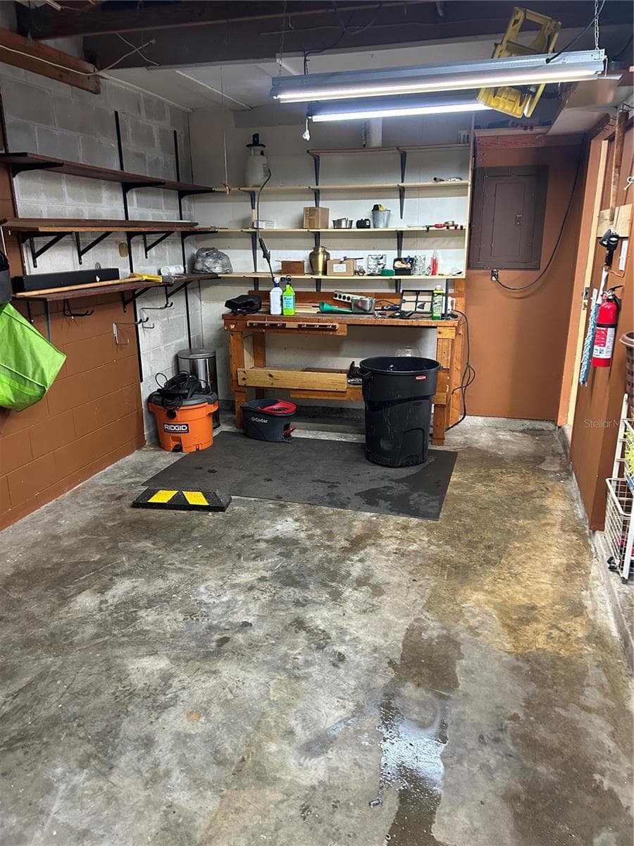 garage - 515 S MATANZAS AVE, TAMPA