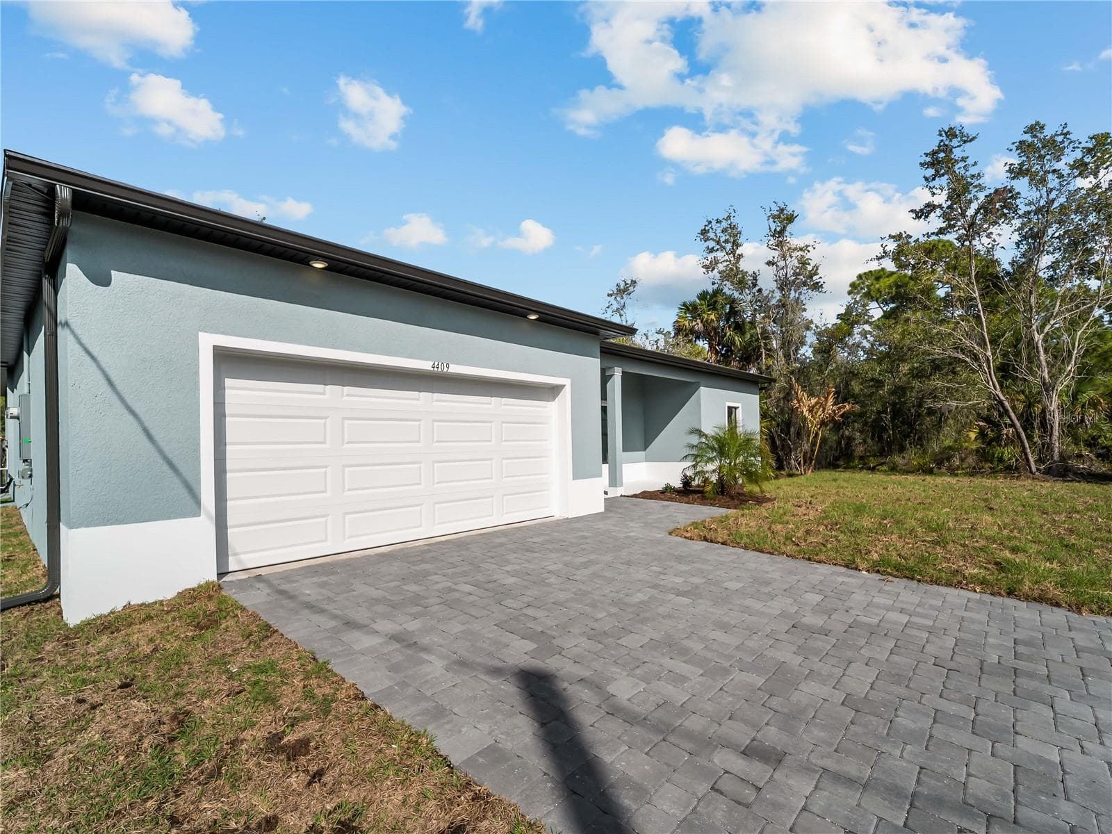 Front entry - 4409 LACOCO ST, NORTH PORT