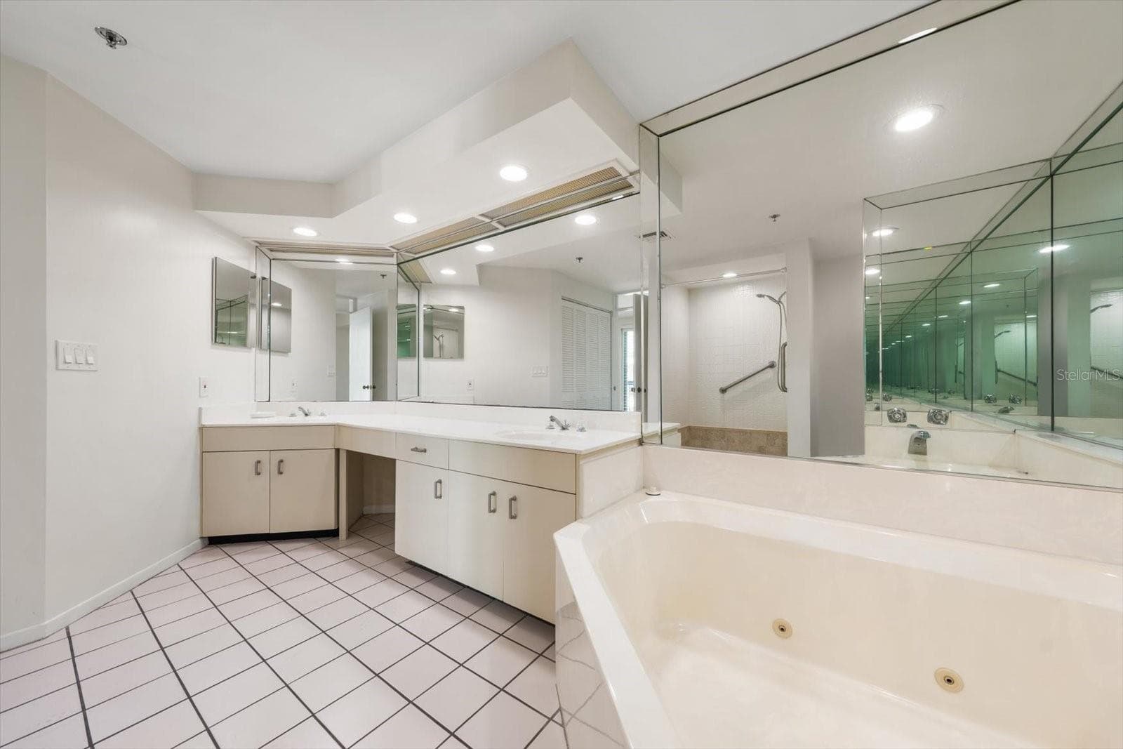 1st floor Primary en-suite bathroom with dual sinks, large soaking tub, and walk-in shower - 947 SEDDON COVE WAY #947, TAMPA
