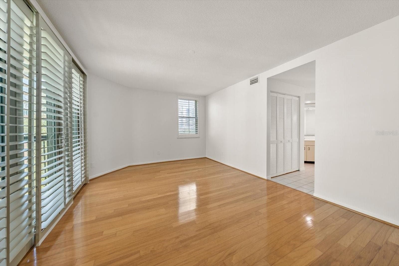 2nd floor primary bedroom suite - 947 SEDDON COVE WAY #947, TAMPA