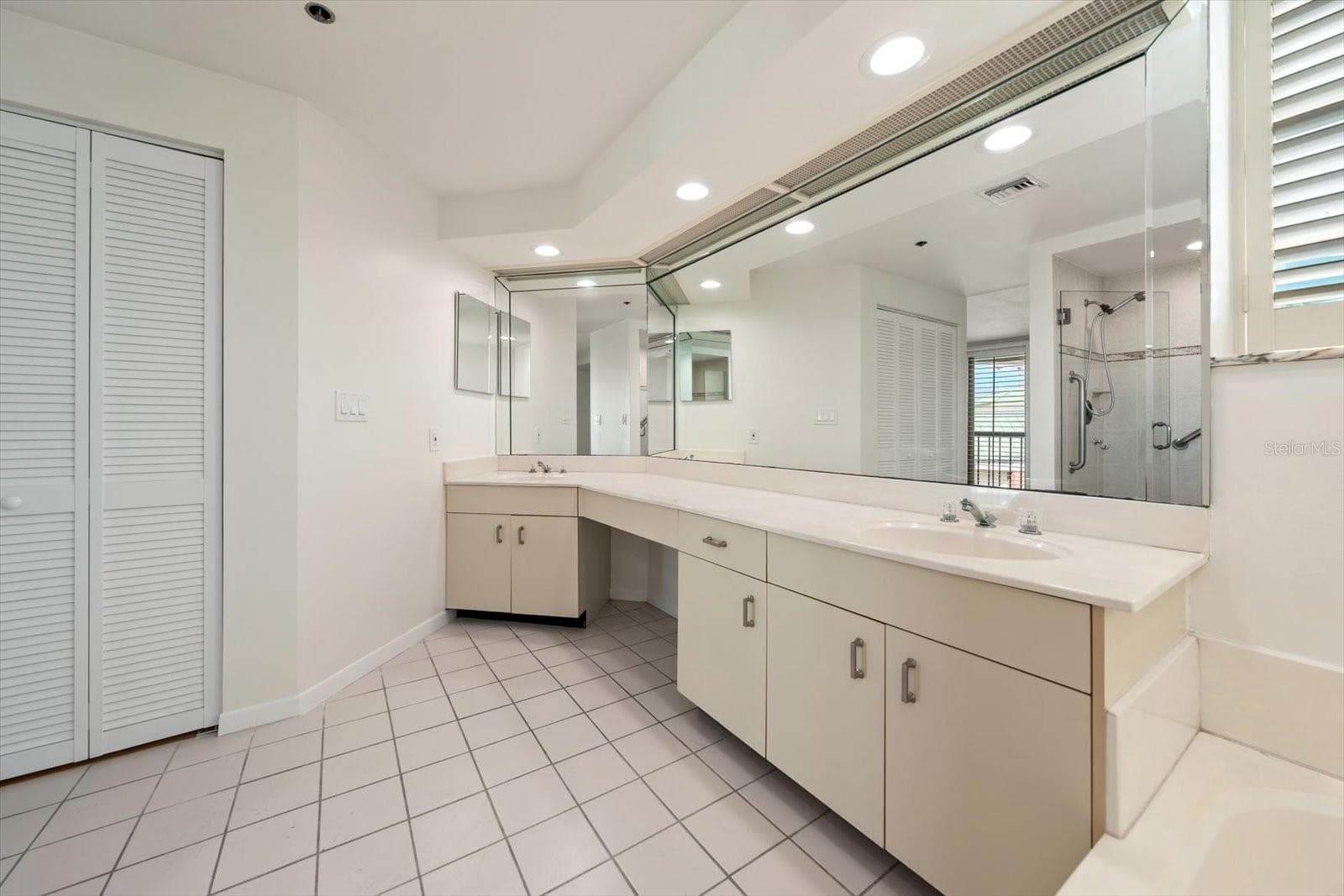 2nd floor primary en-suite bathroom - 947 SEDDON COVE WAY #947, TAMPA