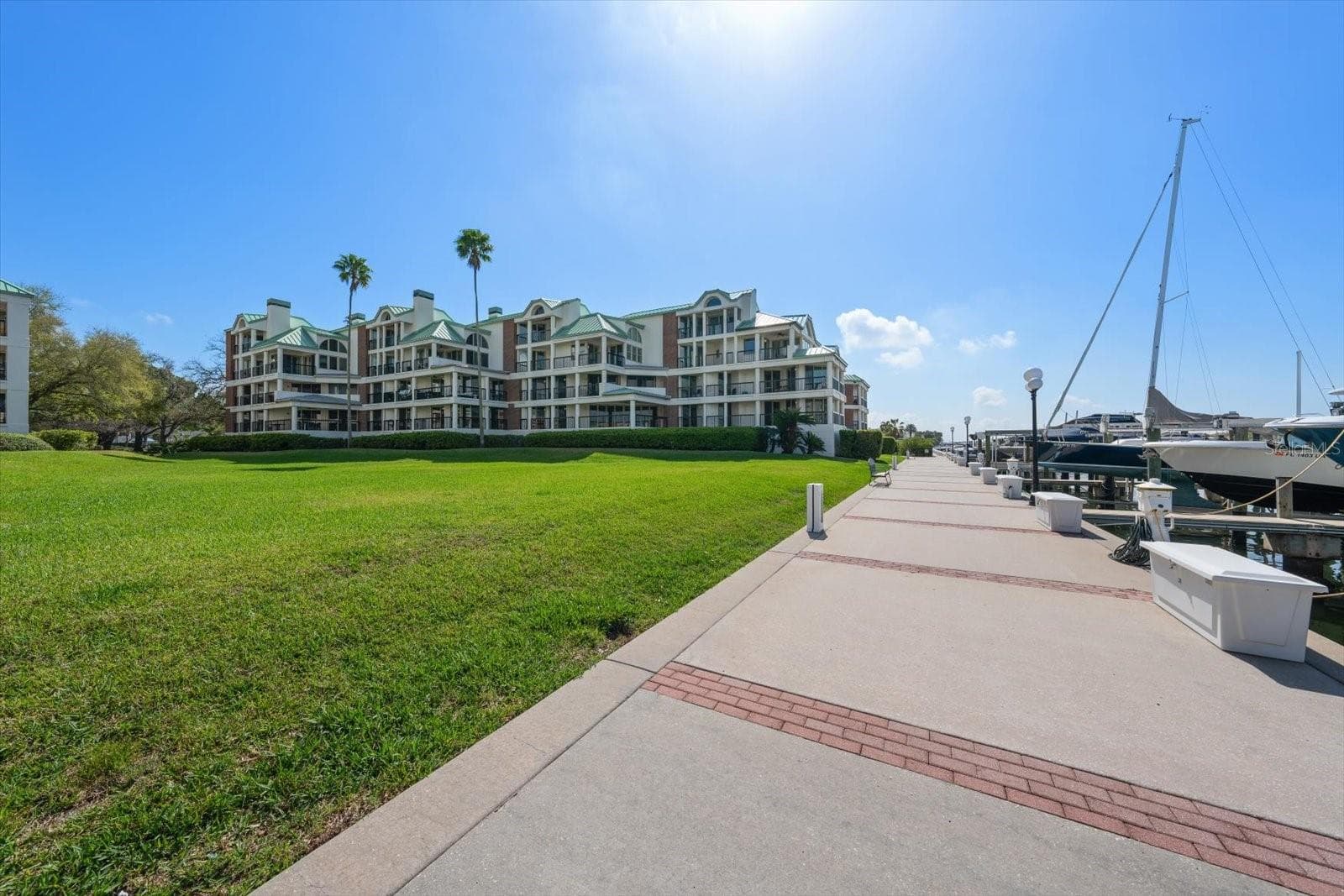Take a breezy walk along the docks and waterfront - 947 SEDDON COVE WAY #947, TAMPA