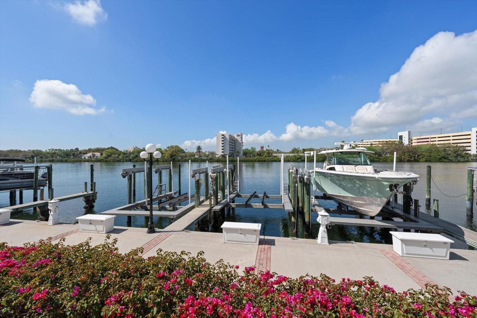 Boat slip/lift sold separately - 947 SEDDON COVE WAY #947, TAMPA