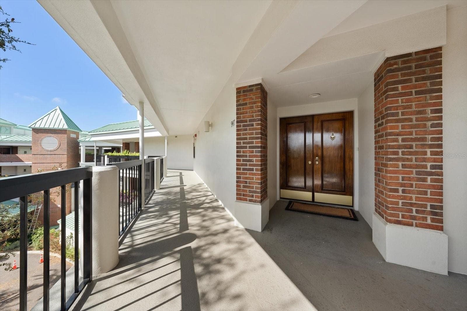 Double front doors - 947 SEDDON COVE WAY #947, TAMPA