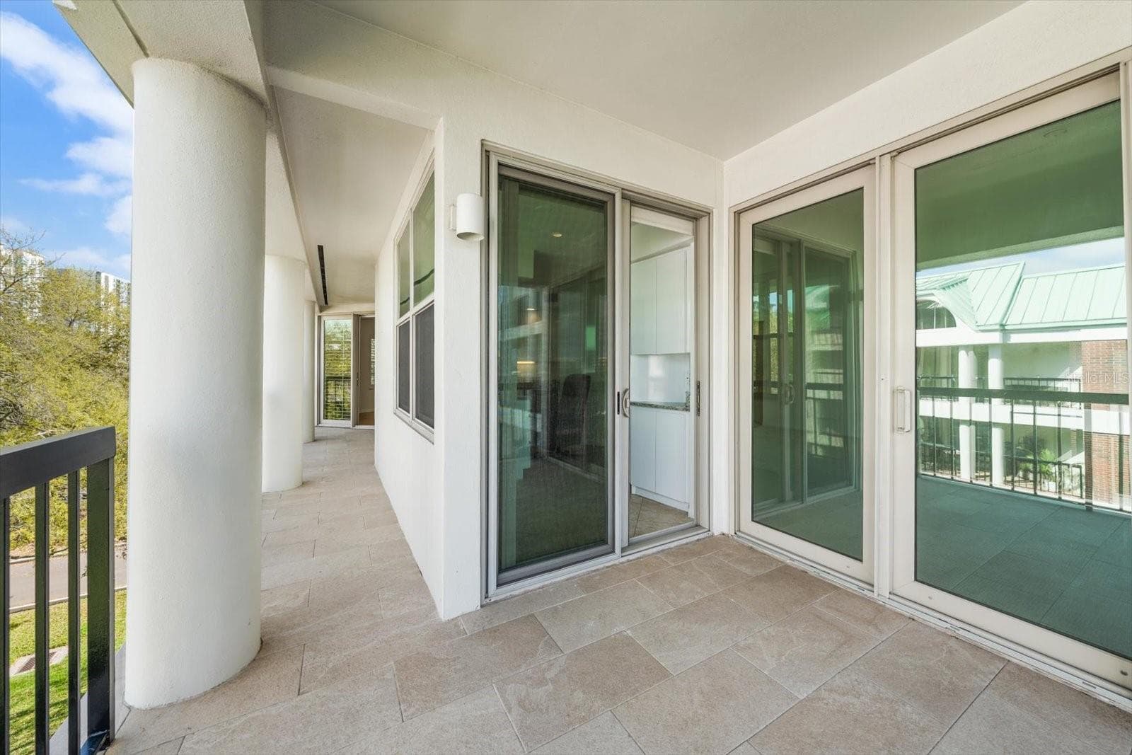 First level balcony with access from living room, kitchen, and primary suite - 947 SEDDON COVE WAY #947, TAMPA
