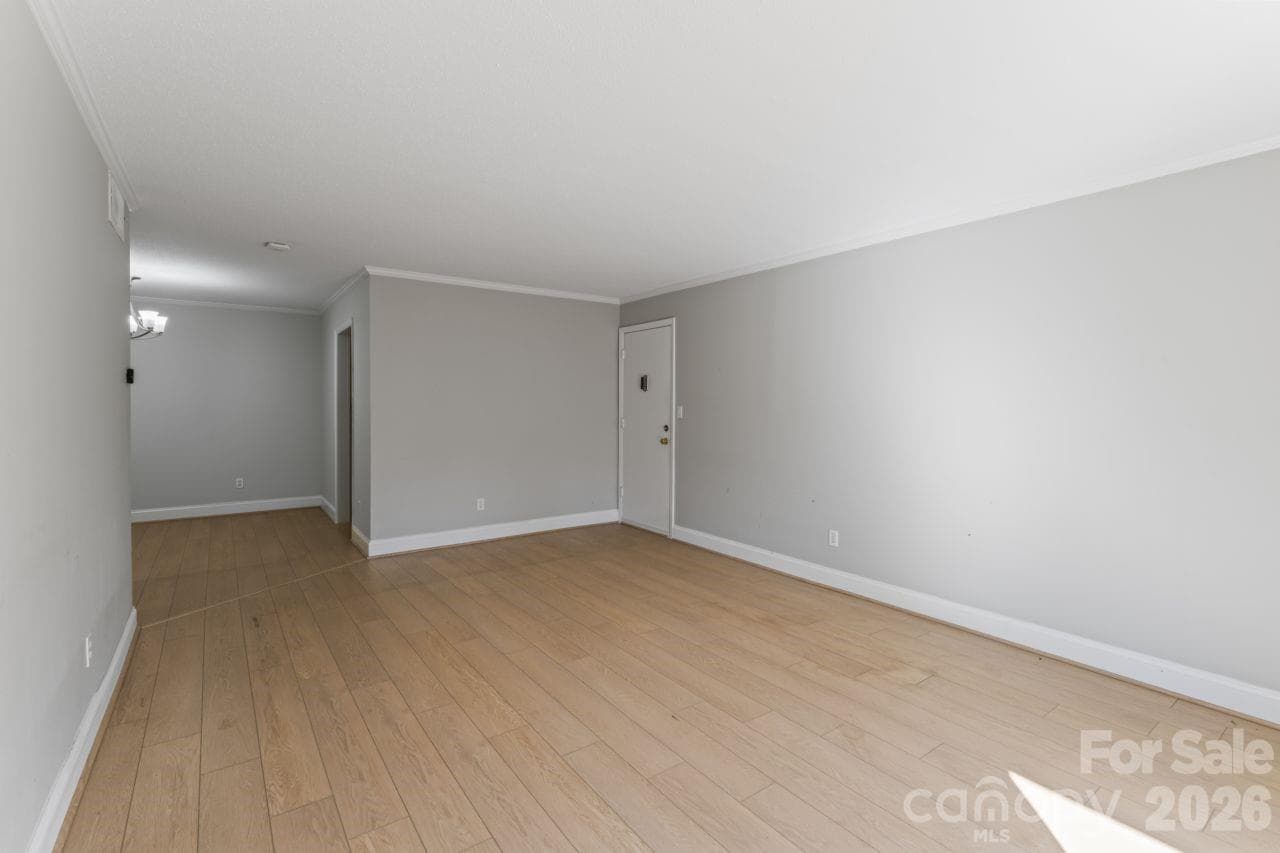Condominium at 4747 Hedgemore Drive, Charlotte, photo 9 of 37