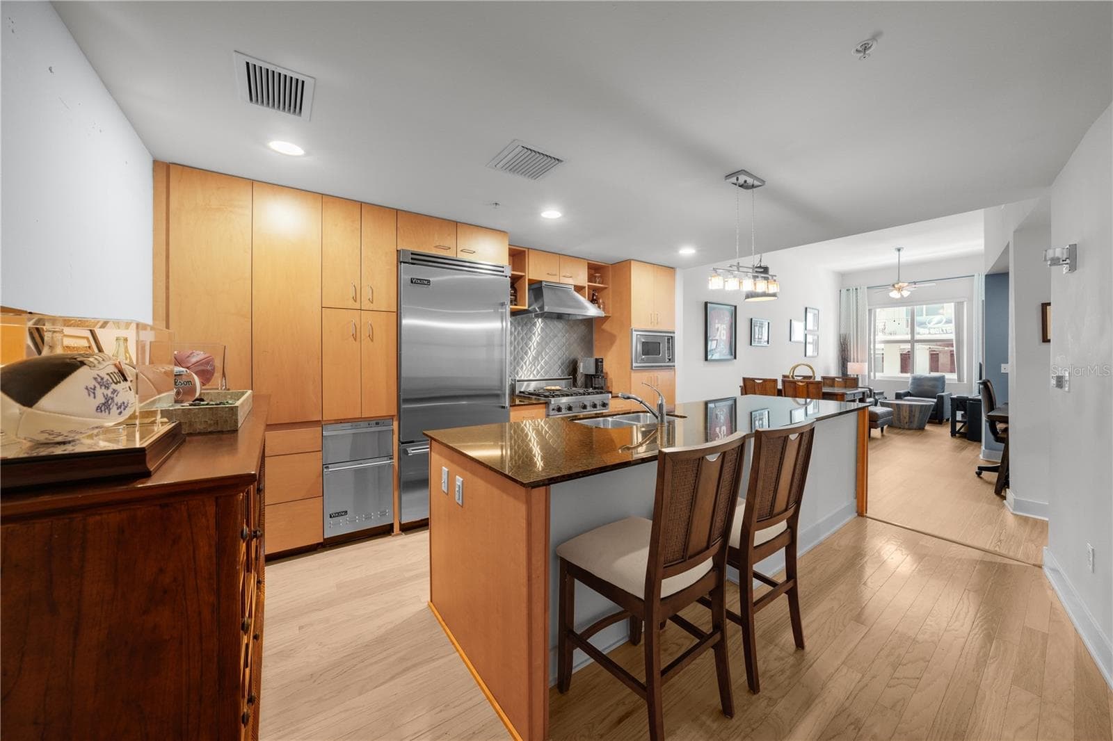 Condominium at 1120 E KENNEDY BLVD #827, TAMPA, photo 3 of 34